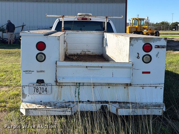 image for item EI7769 2007 Chevrolet Silverado 2500HD Ext. Cab utility bed pickup truck