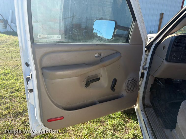 image for item EI7769 2007 Chevrolet Silverado 2500HD Ext. Cab utility bed pickup truck
