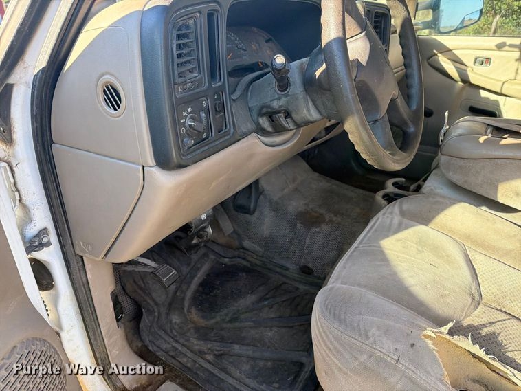 image for item EI7769 2007 Chevrolet Silverado 2500HD Ext. Cab utility bed pickup truck