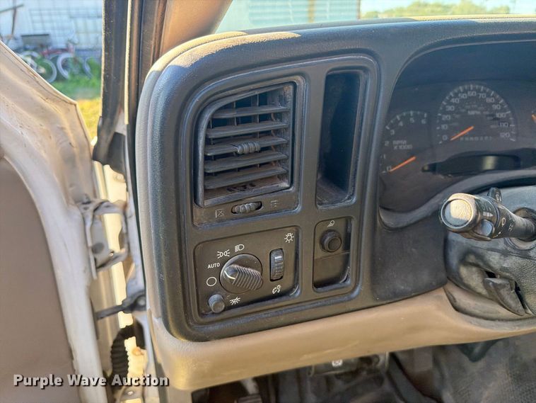 image for item EI7769 2007 Chevrolet Silverado 2500HD Ext. Cab utility bed pickup truck