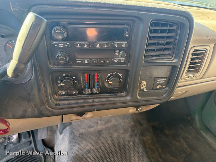image for item EI7769 2007 Chevrolet Silverado 2500HD Ext. Cab utility bed pickup truck