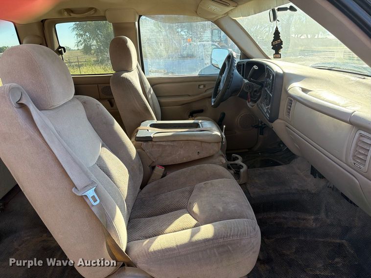 image for item EI7769 2007 Chevrolet Silverado 2500HD Ext. Cab utility bed pickup truck
