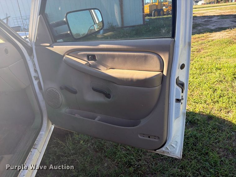 image for item EI7769 2007 Chevrolet Silverado 2500HD Ext. Cab utility bed pickup truck