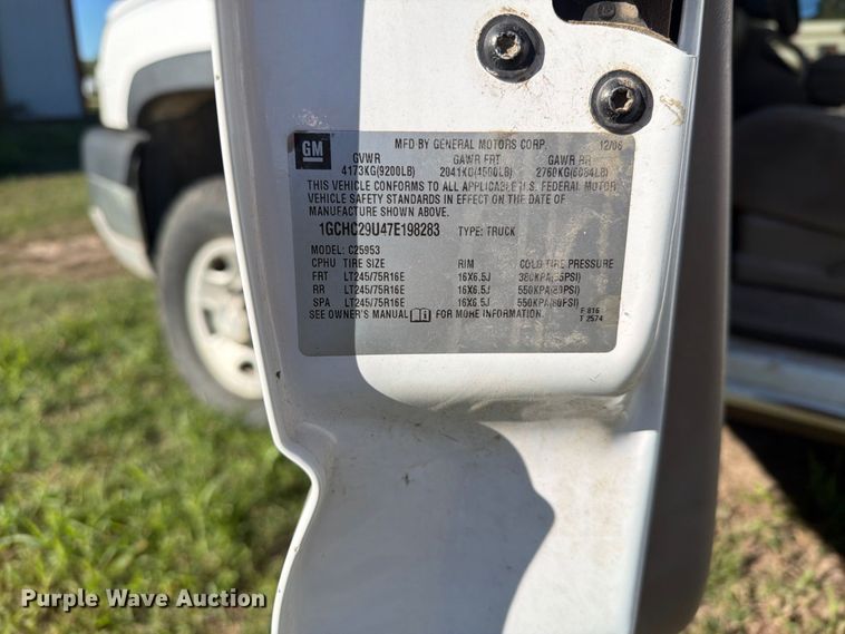 image for item EI7769 2007 Chevrolet Silverado 2500HD Ext. Cab utility bed pickup truck