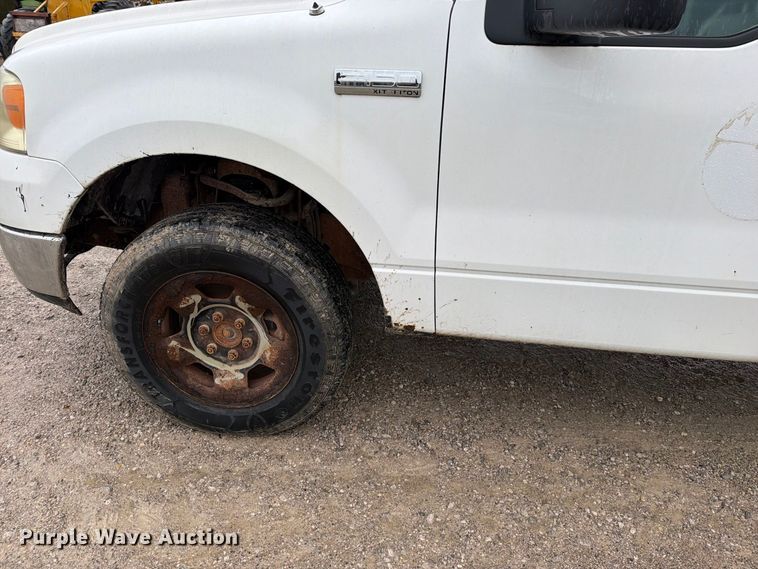 image for item EO8782 2005 Ford F150 Ext. Cab pickup truck