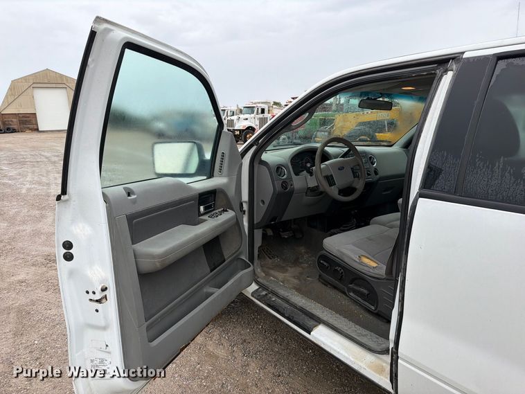 image for item EO8782 2005 Ford F150 Ext. Cab pickup truck