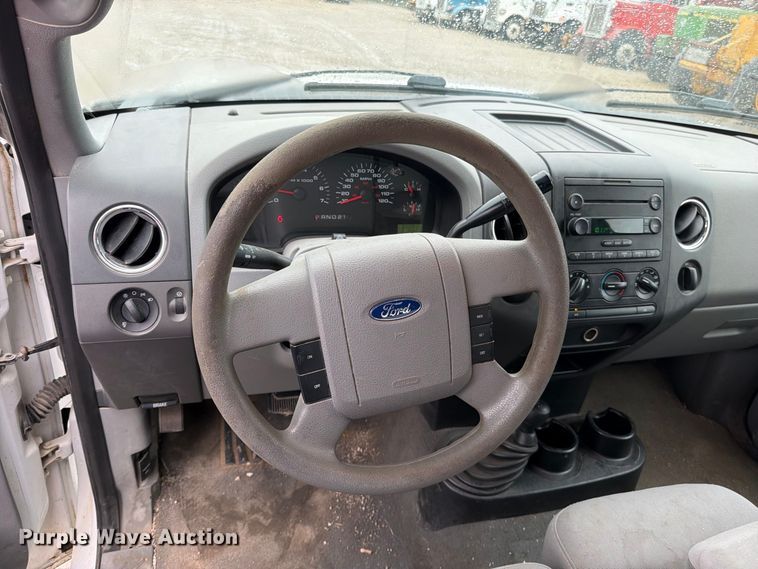 image for item EO8782 2005 Ford F150 Ext. Cab pickup truck