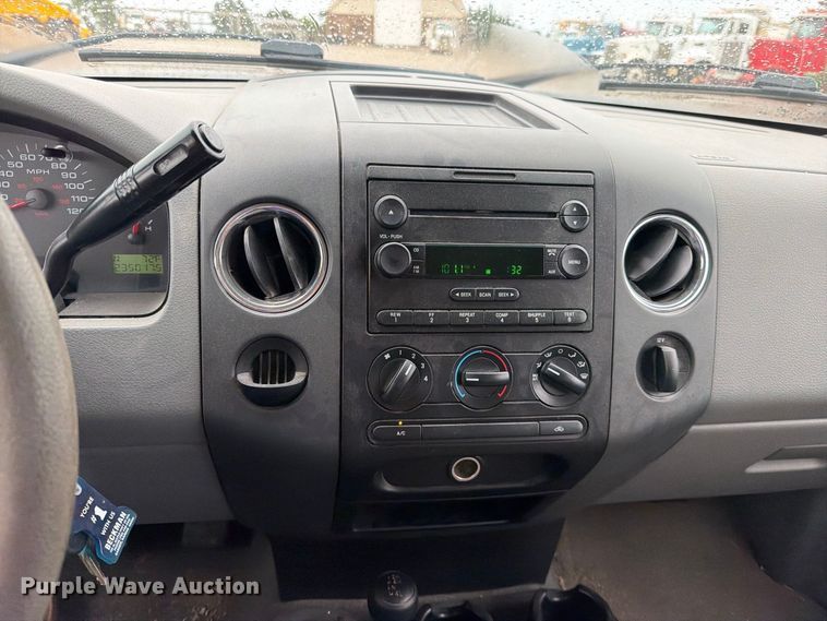 image for item EO8782 2005 Ford F150 Ext. Cab pickup truck