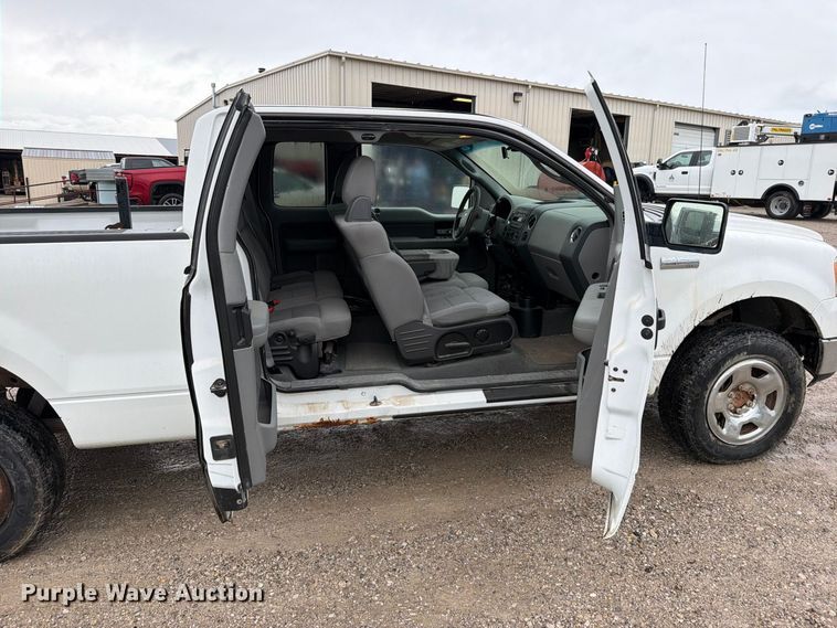 image for item EO8782 2005 Ford F150 Ext. Cab pickup truck