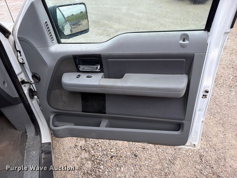 image for item EO8782 2005 Ford F150 Ext. Cab pickup truck