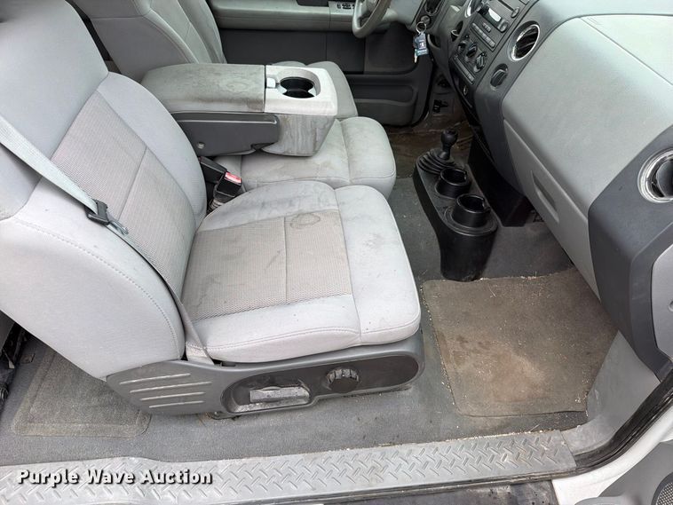image for item EO8782 2005 Ford F150 Ext. Cab pickup truck