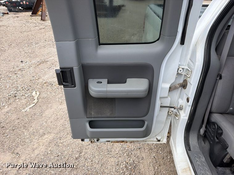 image for item EO8782 2005 Ford F150 Ext. Cab pickup truck