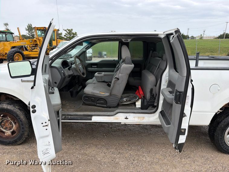 image for item EO8782 2005 Ford F150 Ext. Cab pickup truck