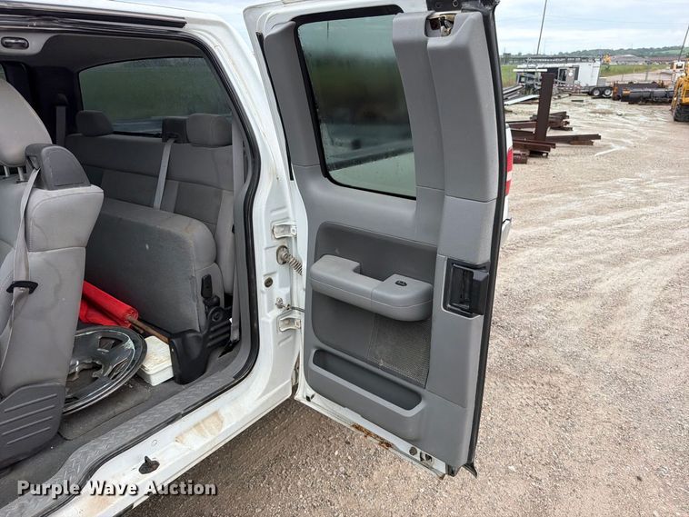 image for item EO8782 2005 Ford F150 Ext. Cab pickup truck