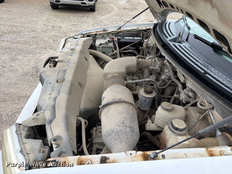 image for item EO8782 2005 Ford F150 Ext. Cab pickup truck