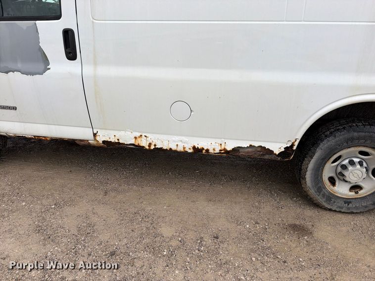 image for item EO8785 2006 Chevrolet Express 2500 van
