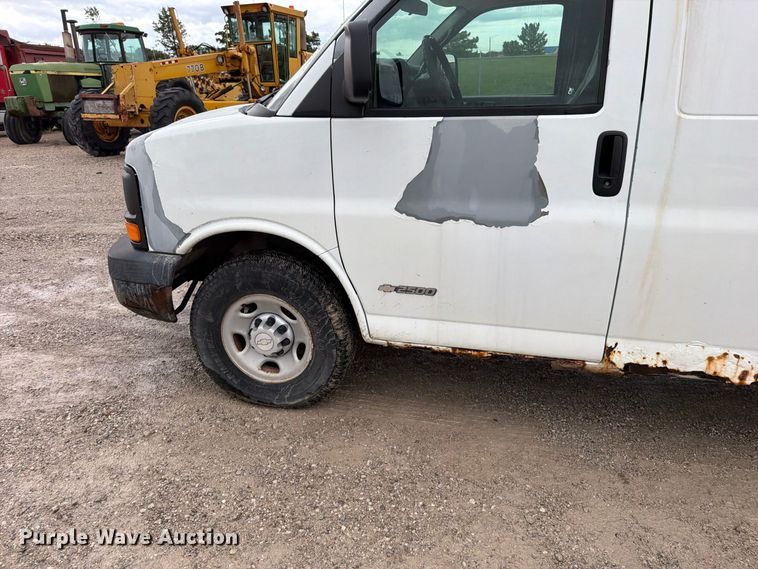 image for item EO8785 2006 Chevrolet Express 2500 van