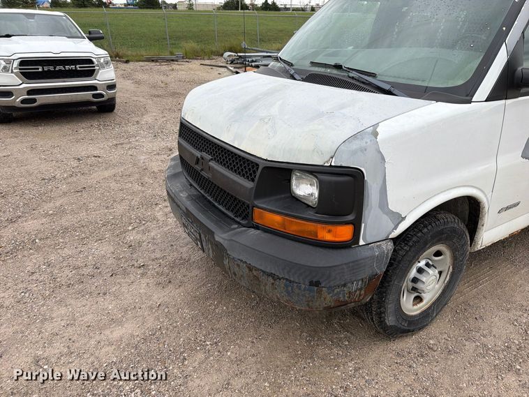 image for item EO8785 2006 Chevrolet Express 2500 van