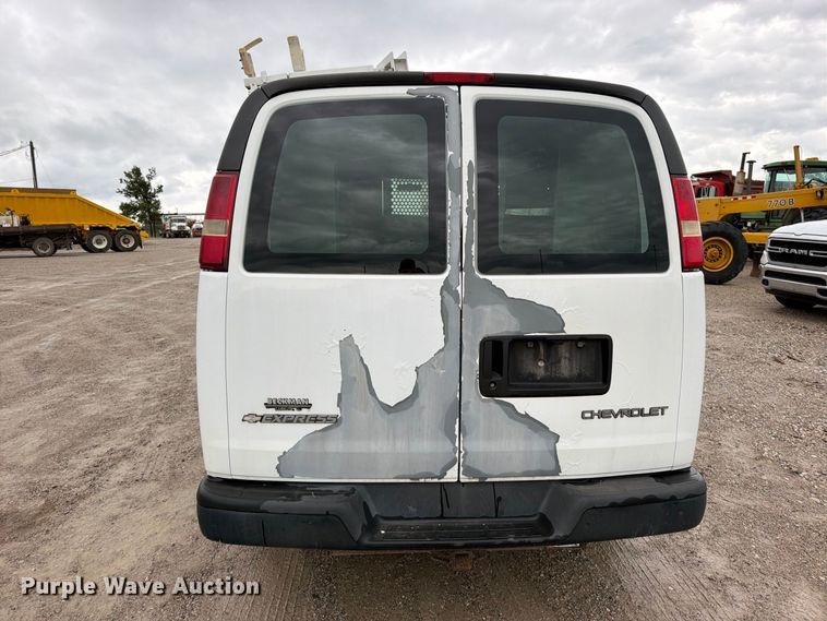 image for item EO8785 2006 Chevrolet Express 2500 van