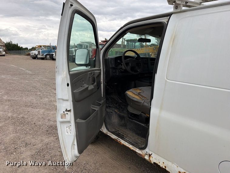image for item EO8785 2006 Chevrolet Express 2500 van