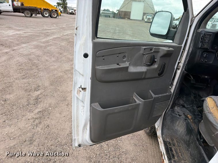 image for item EO8785 2006 Chevrolet Express 2500 van