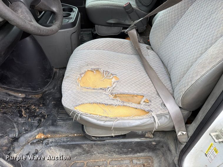 image for item EO8785 2006 Chevrolet Express 2500 van