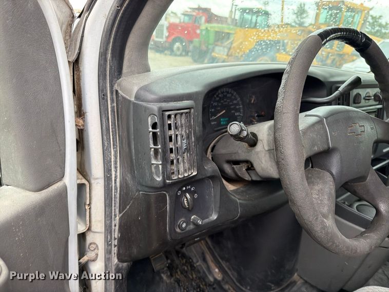 image for item EO8785 2006 Chevrolet Express 2500 van