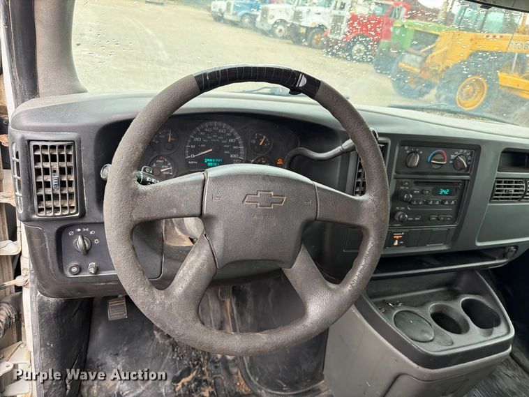 image for item EO8785 2006 Chevrolet Express 2500 van