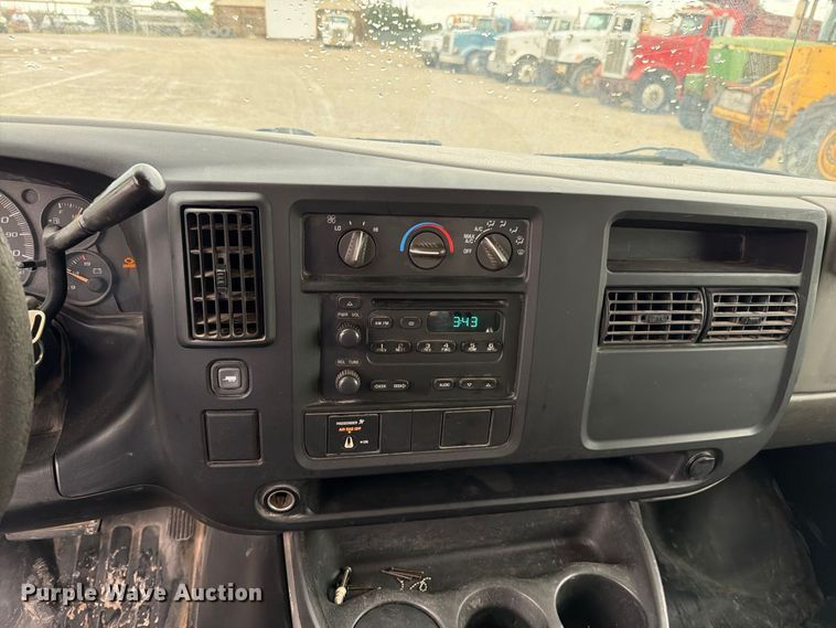 image for item EO8785 2006 Chevrolet Express 2500 van