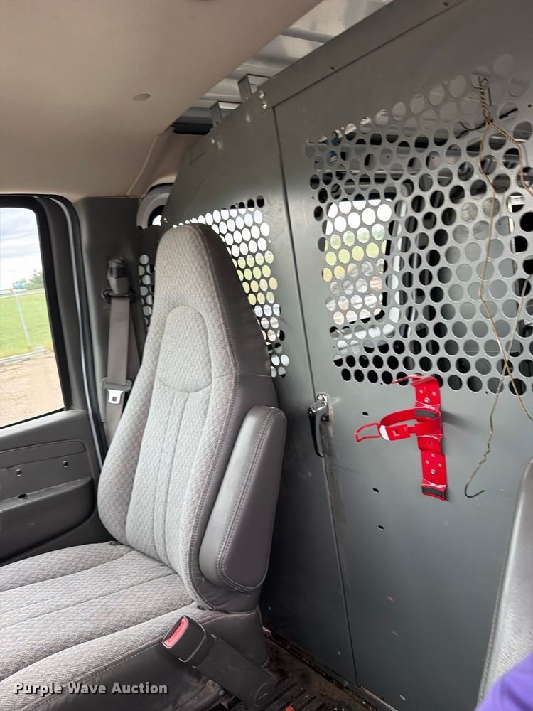 image for item EO8785 2006 Chevrolet Express 2500 van