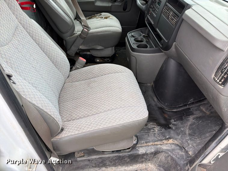 image for item EO8785 2006 Chevrolet Express 2500 van