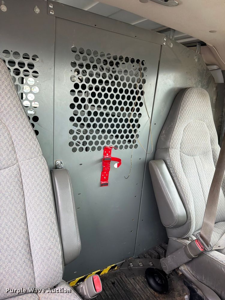 image for item EO8785 2006 Chevrolet Express 2500 van