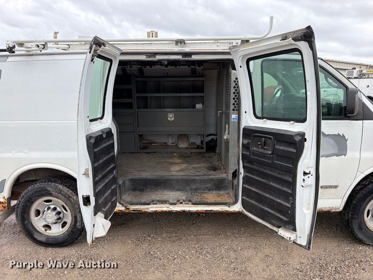 image for item EO8785 2006 Chevrolet Express 2500 van