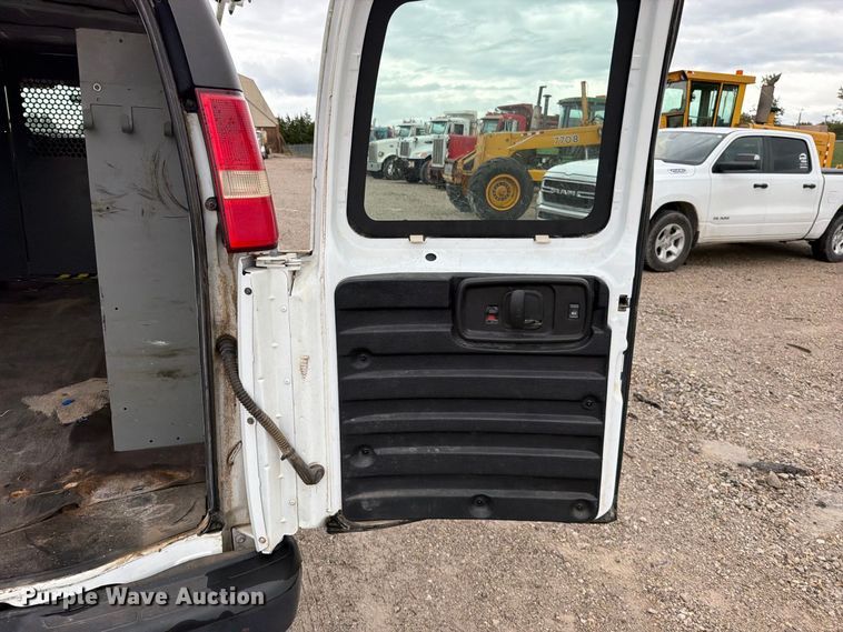 image for item EO8785 2006 Chevrolet Express 2500 van