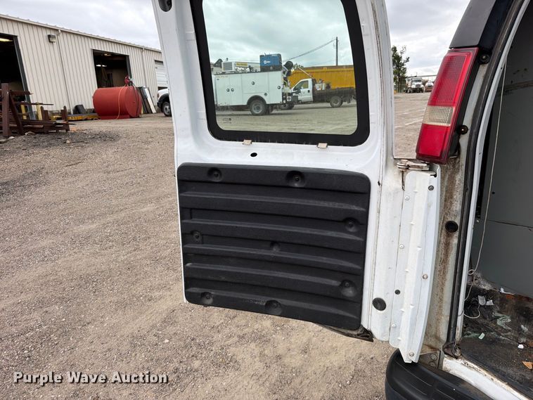 image for item EO8785 2006 Chevrolet Express 2500 van