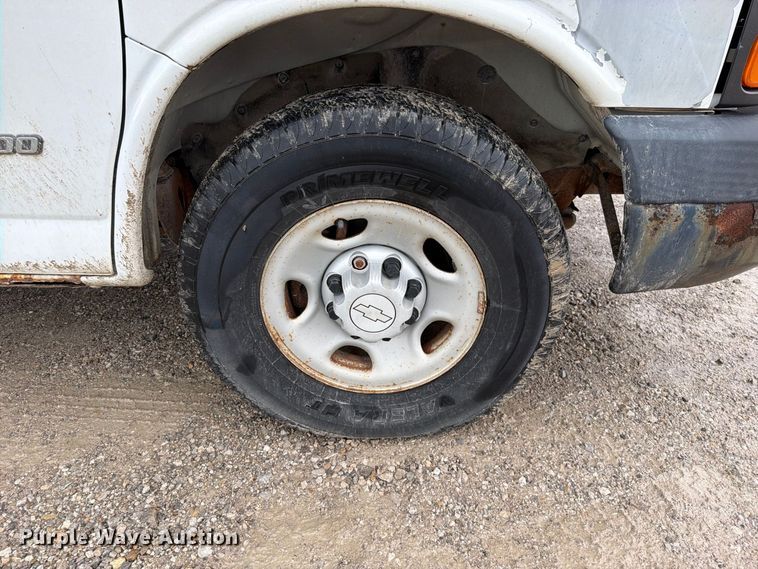 image for item EO8785 2006 Chevrolet Express 2500 van