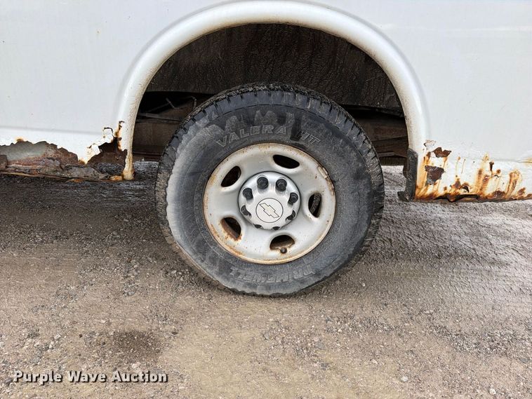 image for item EO8785 2006 Chevrolet Express 2500 van