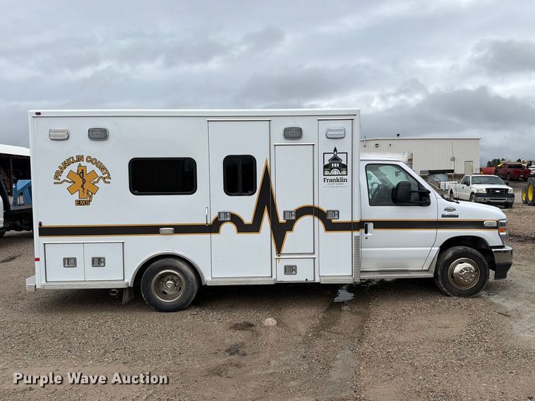 image for item EO8786 2022 Ford E450 ambulance