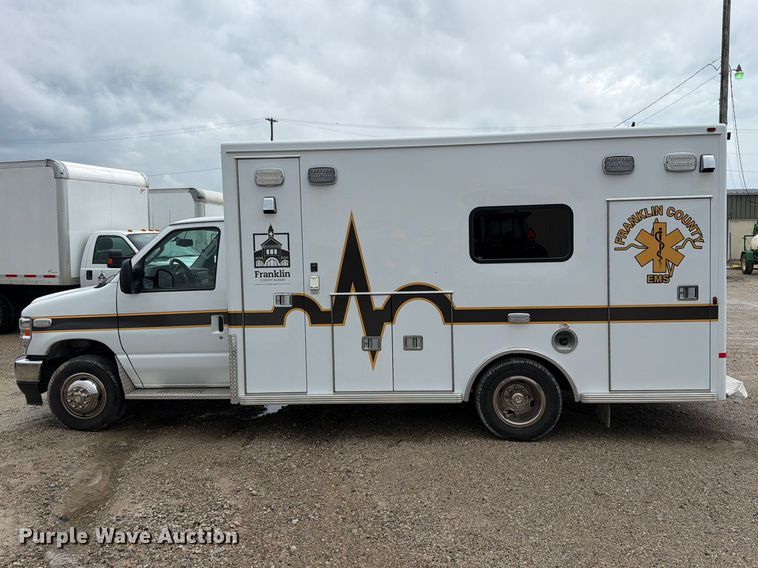 image for item EO8786 2022 Ford E450 ambulance