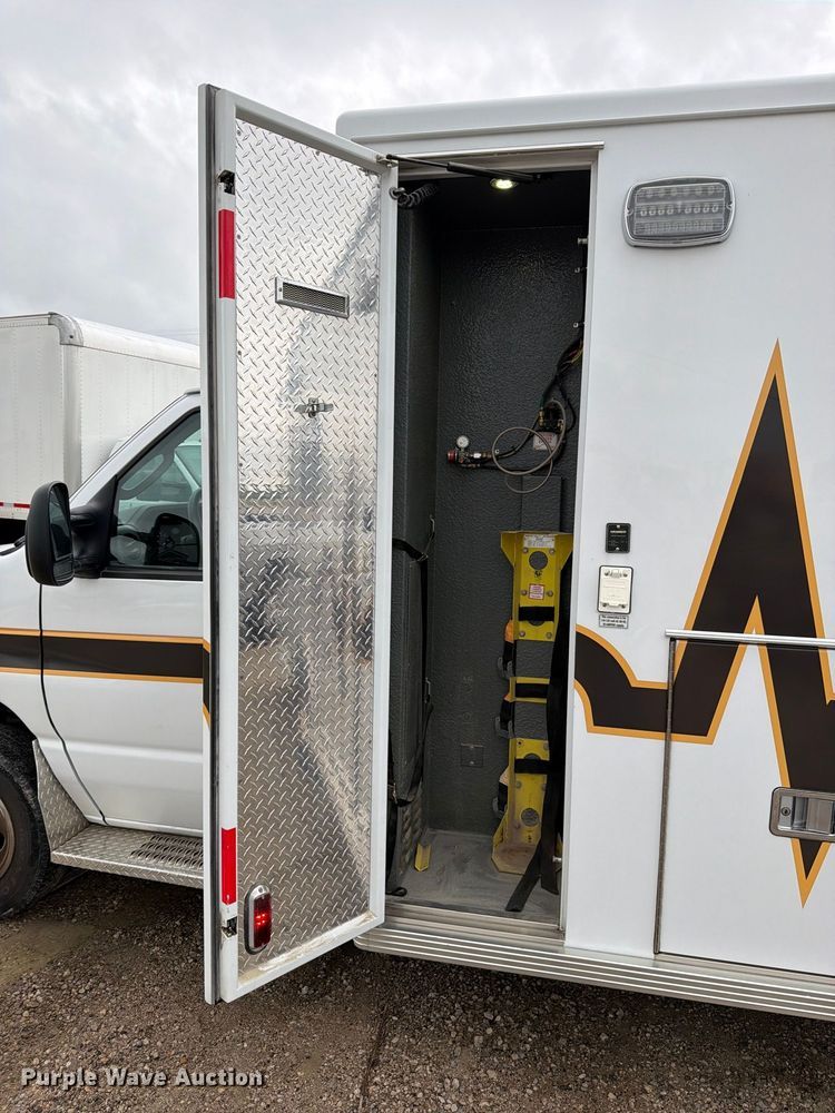 image for item EO8786 2022 Ford E450 ambulance