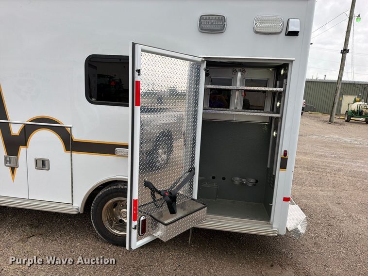 image for item EO8786 2022 Ford E450 ambulance