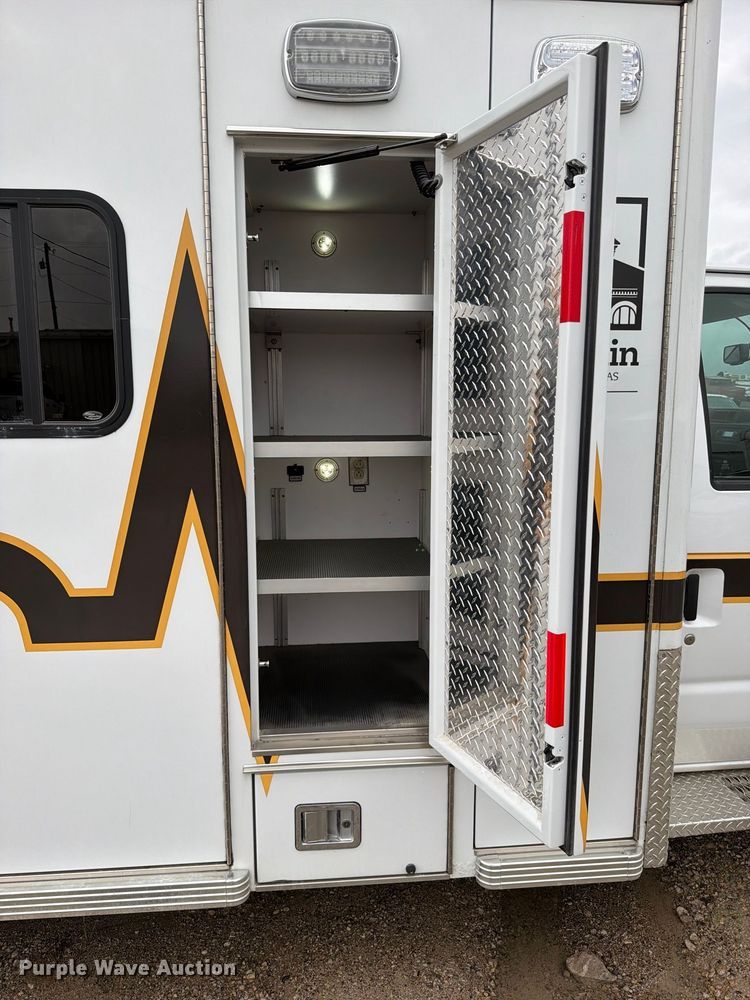 image for item EO8786 2022 Ford E450 ambulance