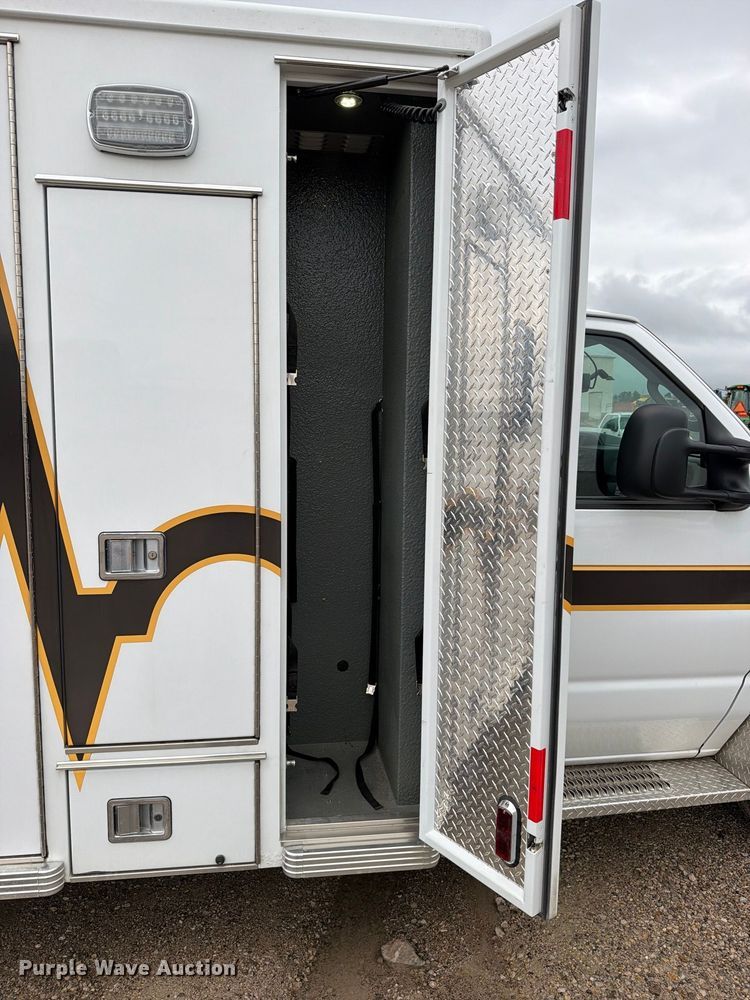 image for item EO8786 2022 Ford E450 ambulance