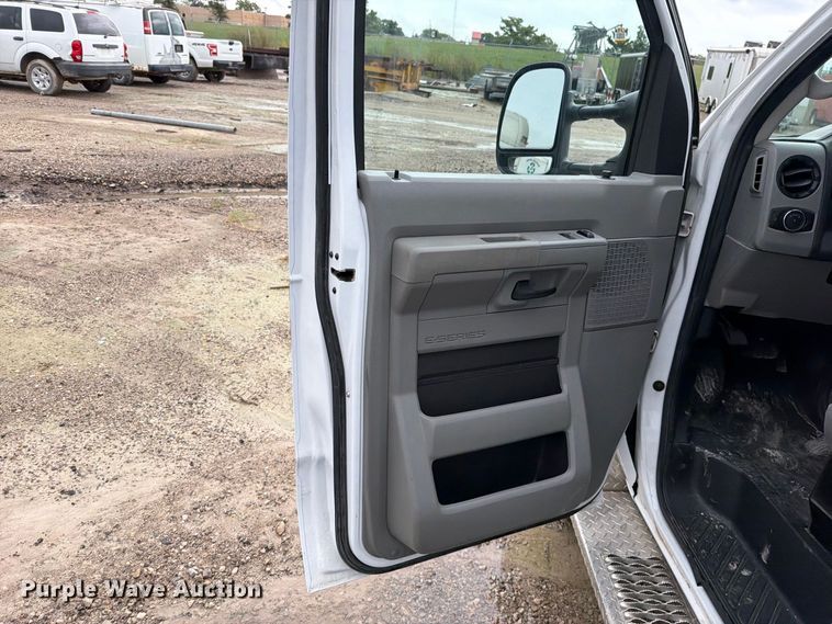 image for item EO8786 2022 Ford E450 ambulance