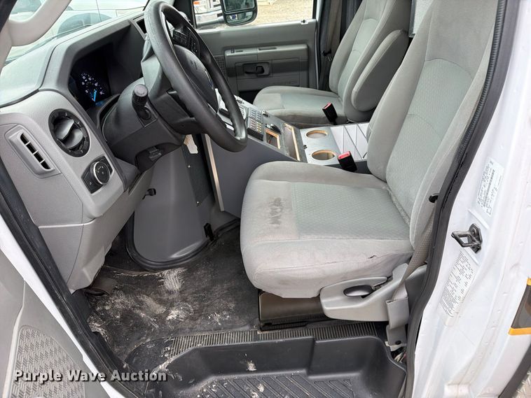 image for item EO8786 2022 Ford E450 ambulance