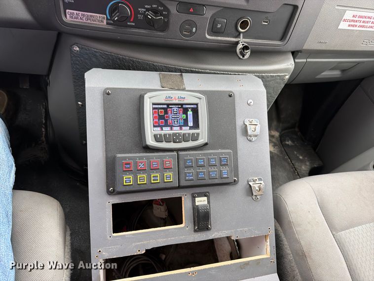 image for item EO8786 2022 Ford E450 ambulance