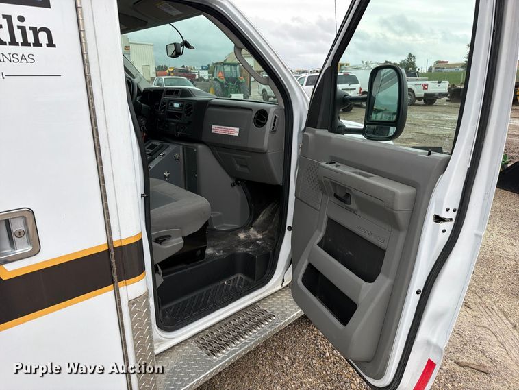 image for item EO8786 2022 Ford E450 ambulance