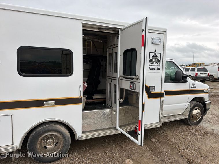 image for item EO8786 2022 Ford E450 ambulance