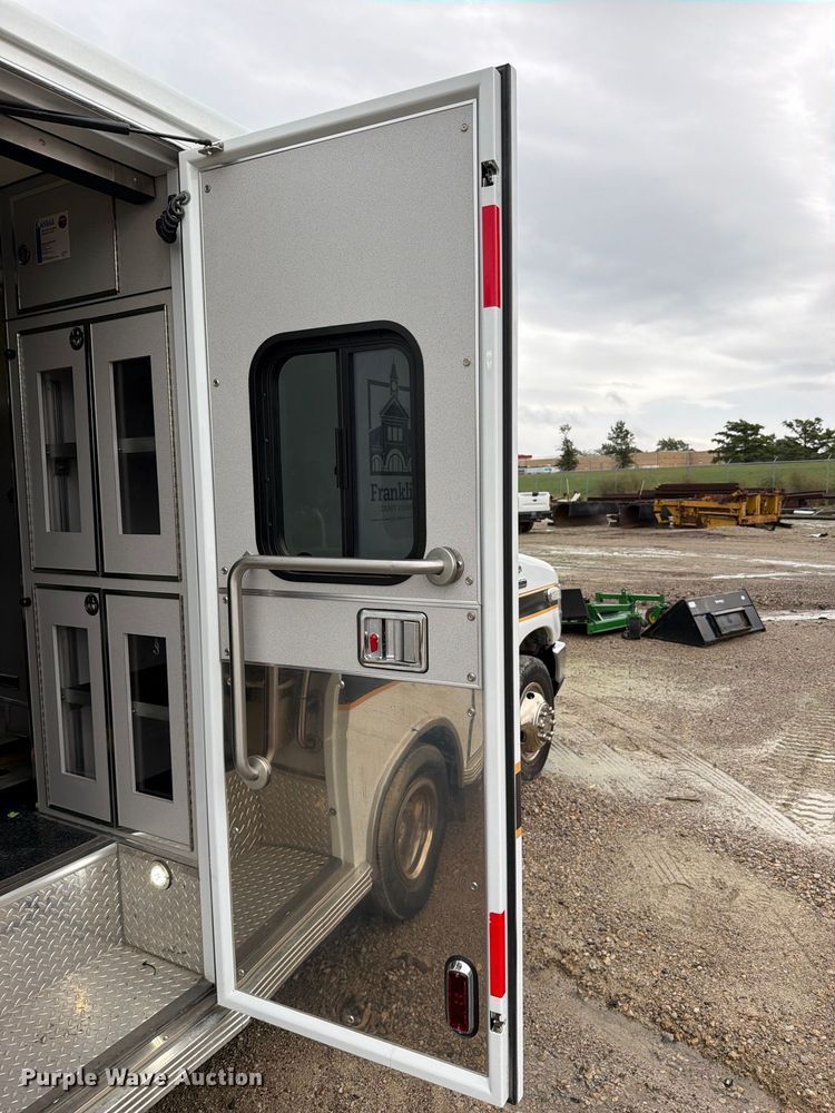 image for item EO8786 2022 Ford E450 ambulance