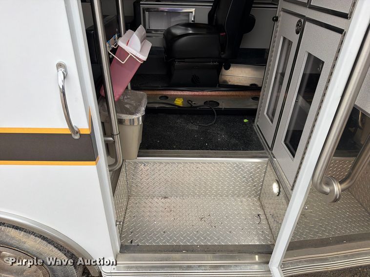 image for item EO8786 2022 Ford E450 ambulance